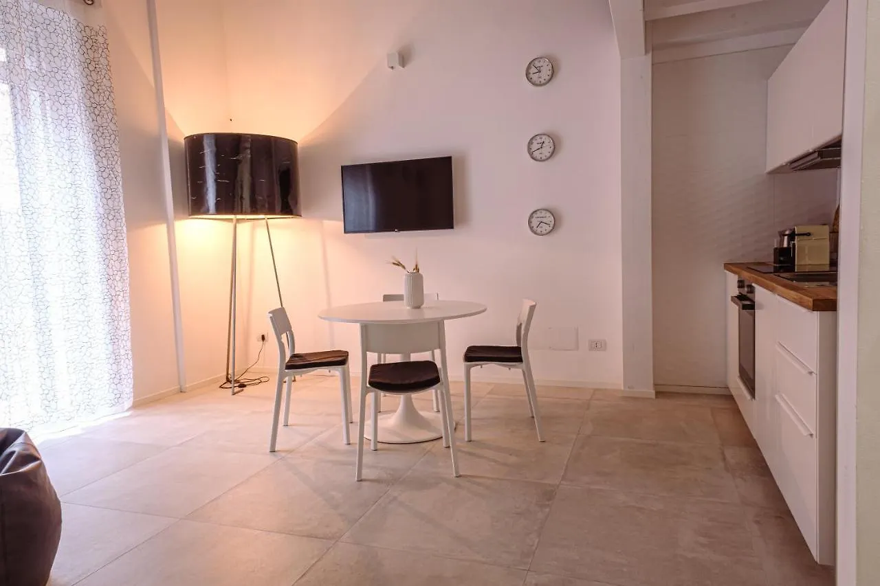 Garruba 92 Apartments Bari 0*,  Italia
